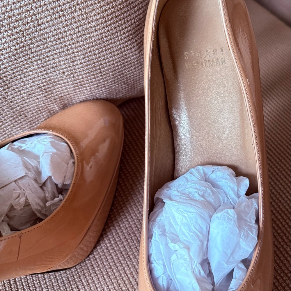 Stuart Weitzman Nude Patent Leather Heels - Picture 4 of 7